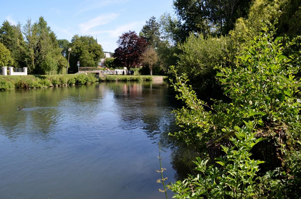 BRIONNE Loft de 135 m², Brionne (27800), 5 pièces, sous-sol. Prix HAI 120 990 2