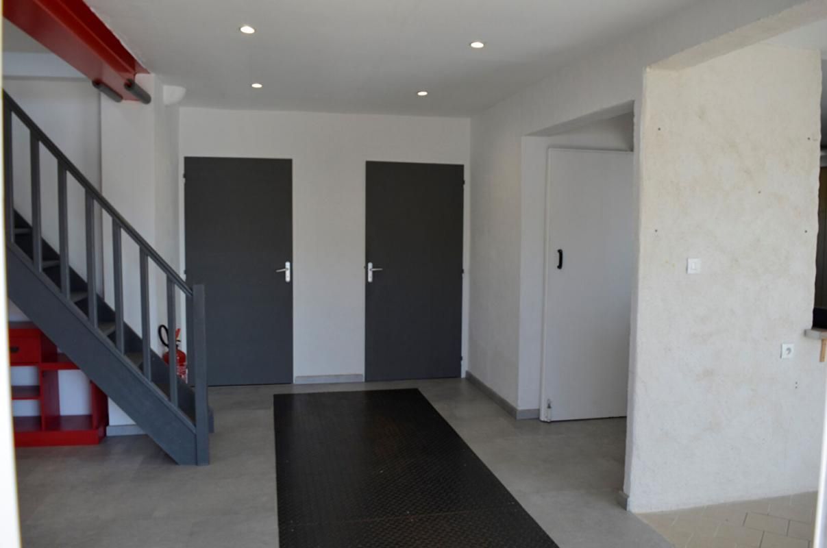 BRIONNE Loft de 135 m², Brionne (27800), 5 pièces, sous-sol. Prix HAI 120 990 3