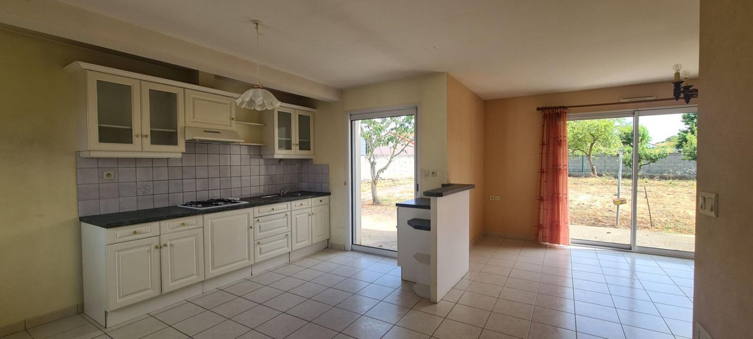 BEAUPREAU EN MAUGES Maison GESTE (Beaupreau En Mauges) 4 P . 74 M² . 3 Chs . Garage . Terrasse 3