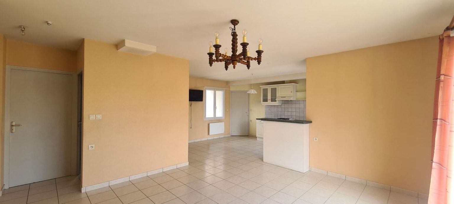 BEAUPREAU EN MAUGES Maison GESTE (Beaupreau En Mauges) 4 P . 74 M² . 3 Chs . Garage . Terrasse 4