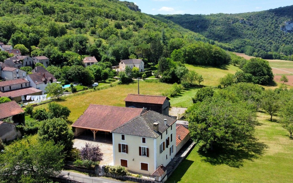 Maison en pierre avec dépendances idéal gîte de St Jacques de Compostelle