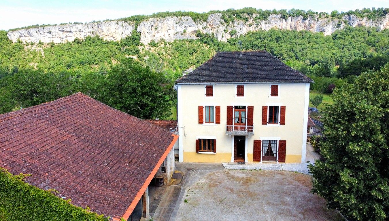 ARCAMBAL Maison en pierre avec dépendances idéal gîte de St Jacques de Compostelle 2