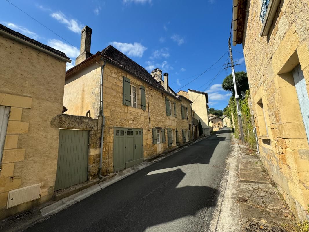 COUZE-ET-SAINT-FRONT 24150 Authentique maison de village, avec garage et jardin, proche de toutes commodités 1