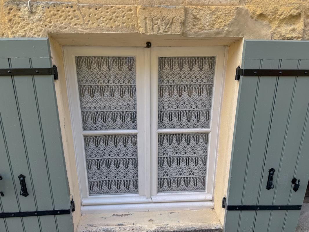 COUZE-ET-SAINT-FRONT 24150 Authentique maison de village, avec garage et jardin, proche de toutes commodités 2