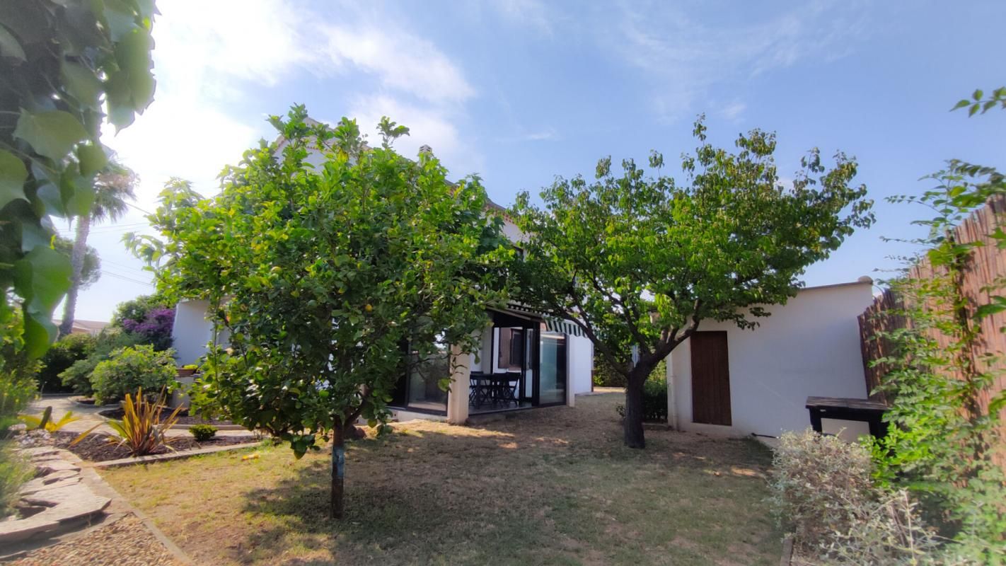 LA LONDE-LES-MAURES Grande Maison avec 2 appartements et garage La Londe Les Maures 184 m2/580m² 2