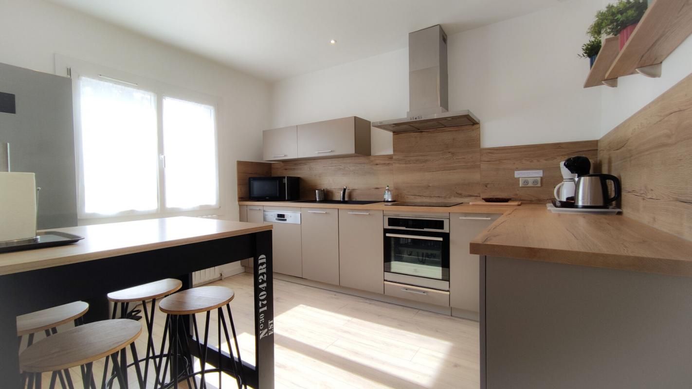 LA LONDE-LES-MAURES Grande Maison avec 2 appartements et garage La Londe Les Maures 184 m2/580m² 4