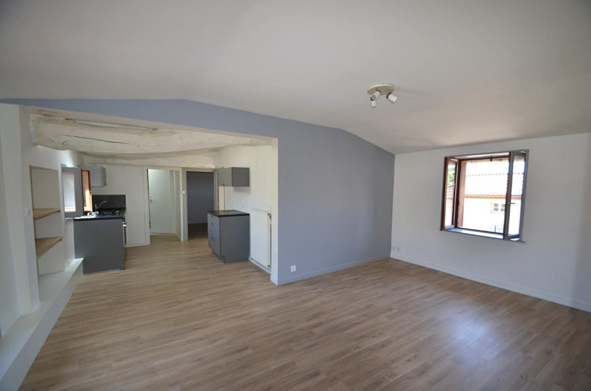 LENTILLY Plein Coeur de Lentilly - Idéal 1er achat ou investisseur ! 1