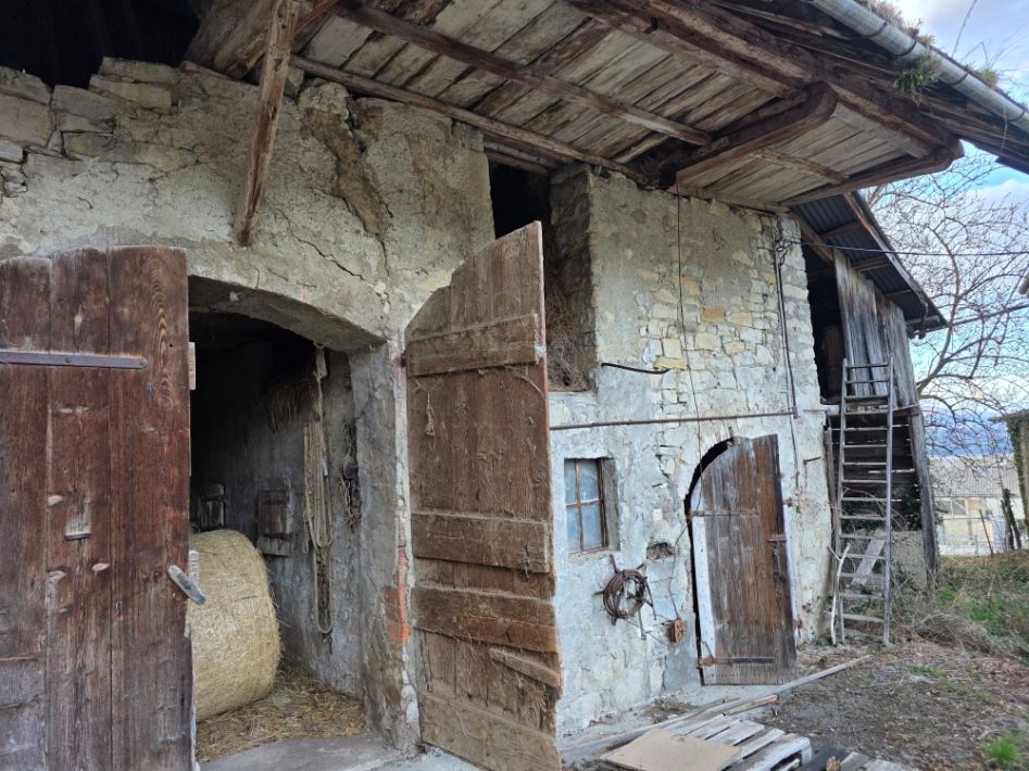 Corps de ferme Montagnole 150 m2