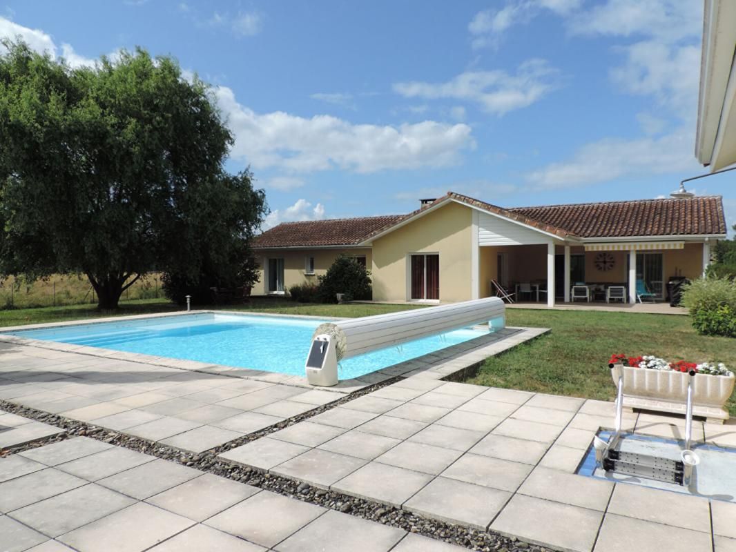 SAINT-YAGUEN Maison spacieuse avec piscine 1