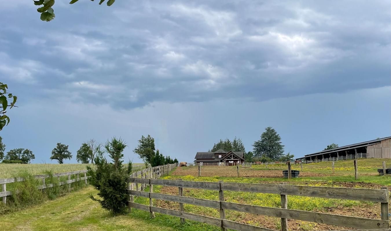 CLUNY Propriété sur plusieurs hectares 3