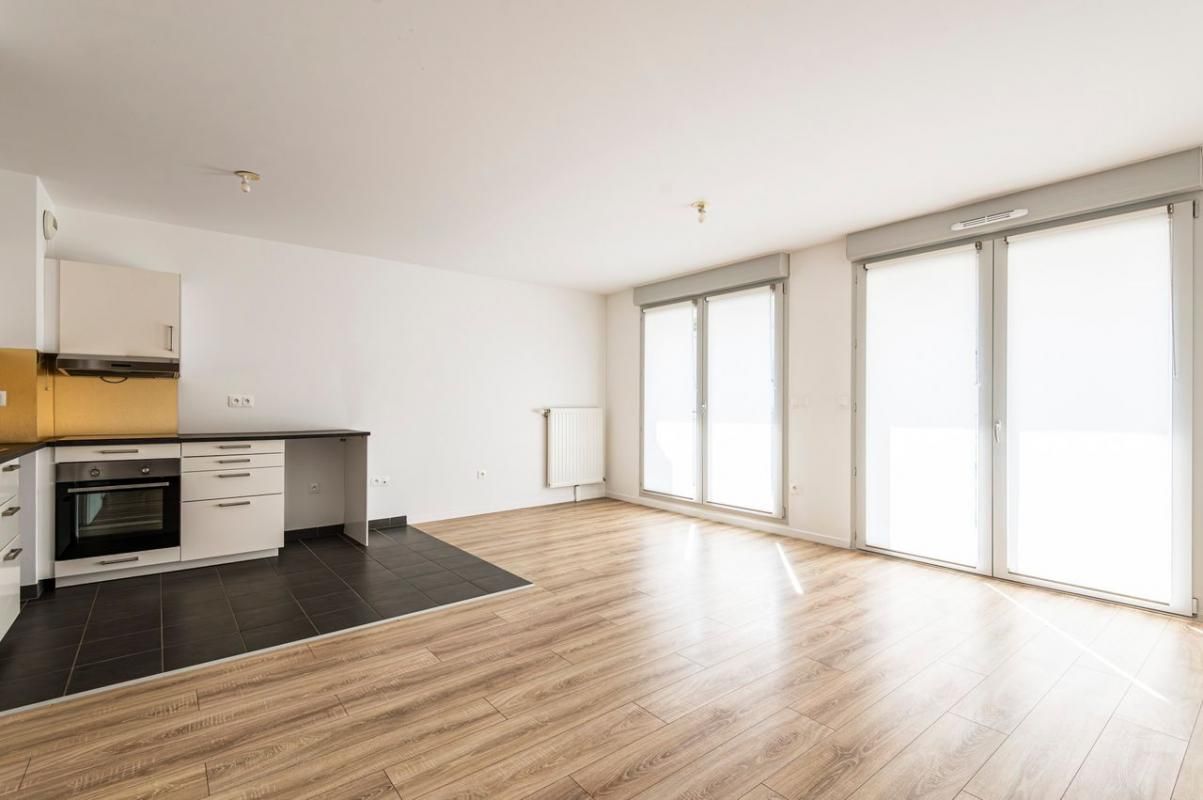 REIMS Proche gare et centre, T3 67m2 balcon et parking 2