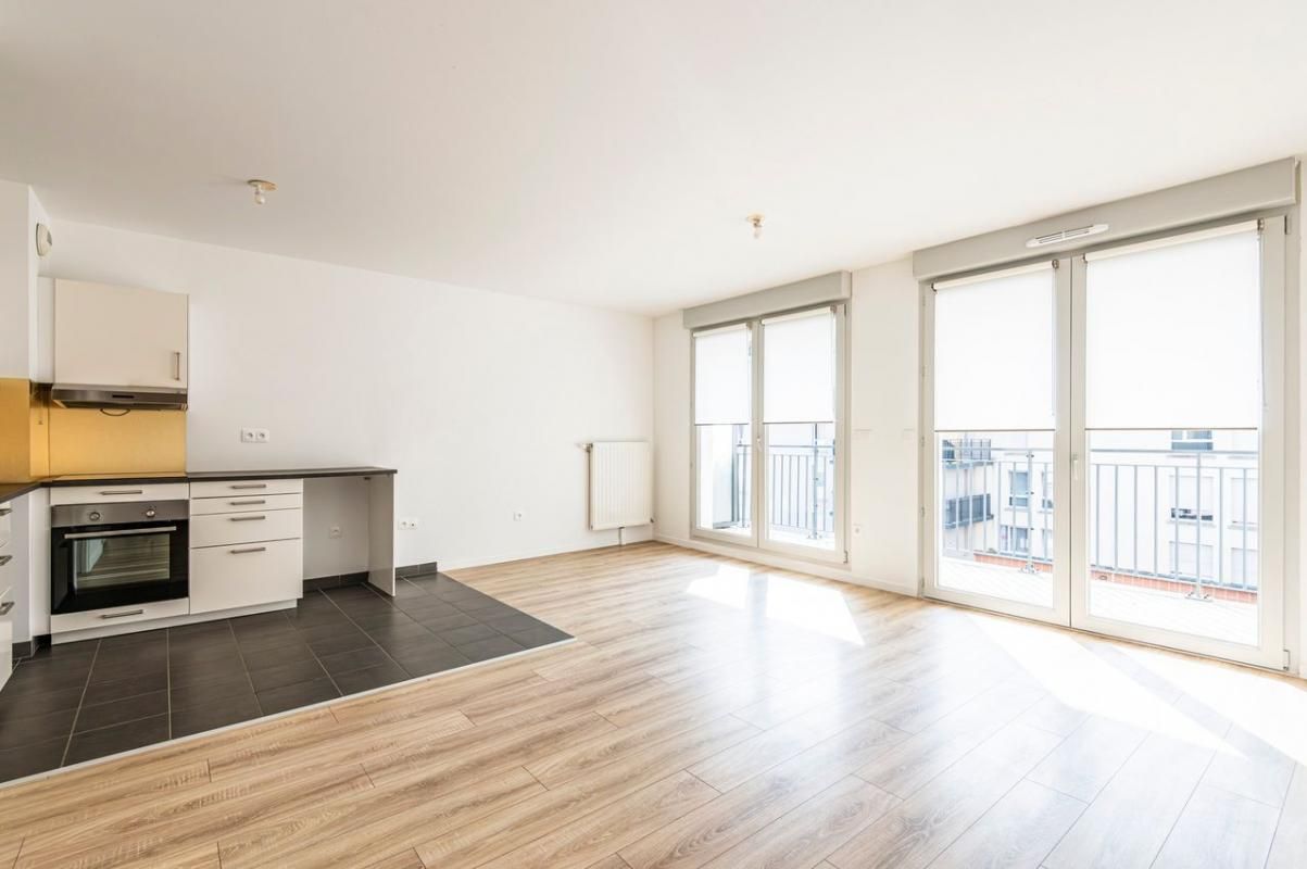 REIMS Proche gare et centre, T3 67m2 balcon et parking 3