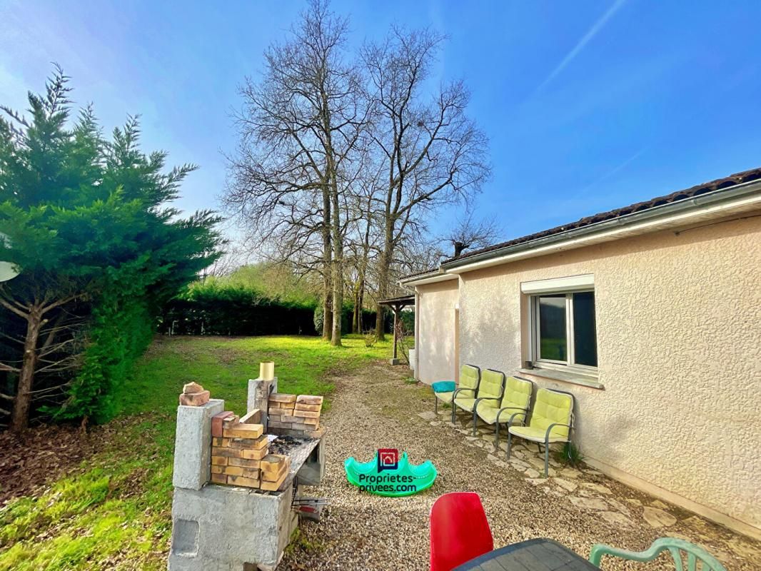 SAINT-SEURIN-SUR-L'ISLE Maison Saint Seurin Sur L'sle 4 pièce(s) 90 m2 beau jardin divisible 2