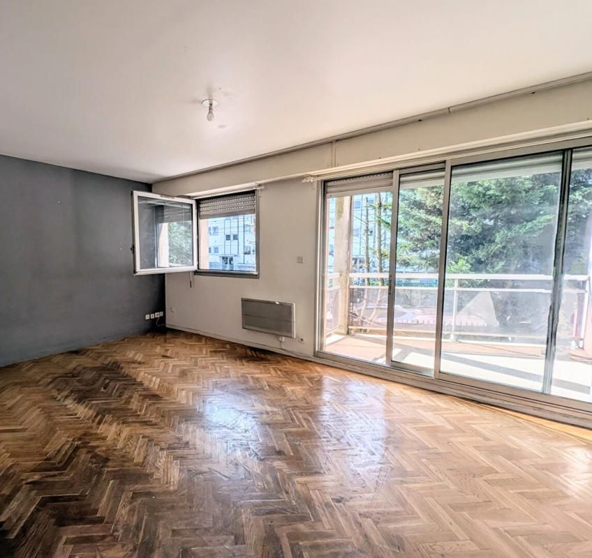LIVRY-GARGAN Appartement T2 avec balcon 2