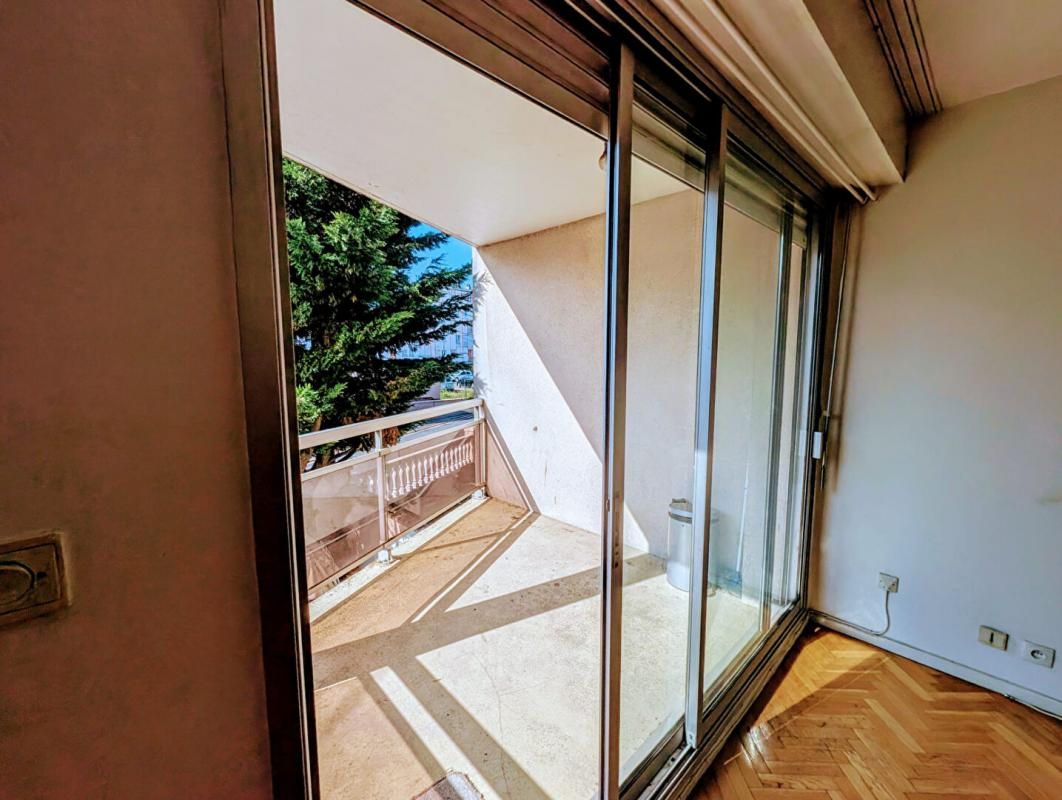 LIVRY-GARGAN Appartement T2 avec balcon 3