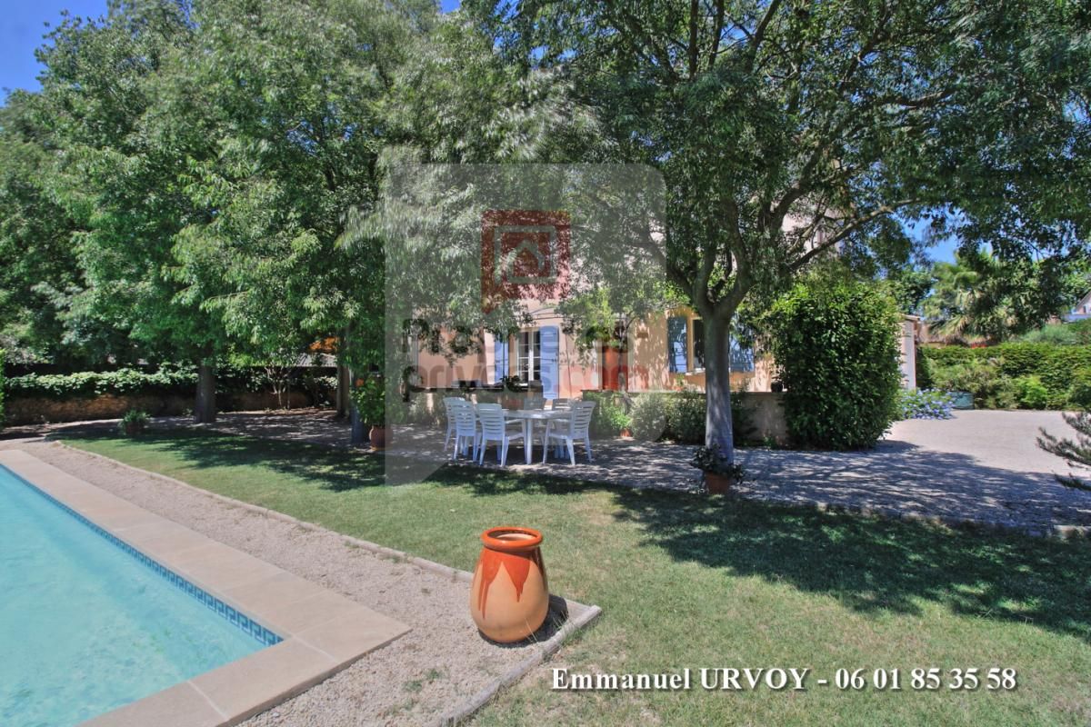A VENDRE - Proche Saint Rémy de Provence: Bastide 4 chambres, jardin avec piscine