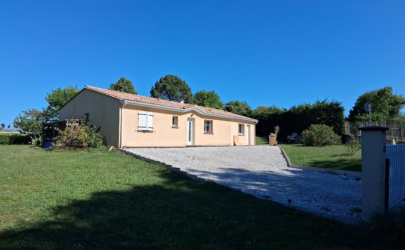 LARUSCADE Maison Lapouyade avec piscine 1