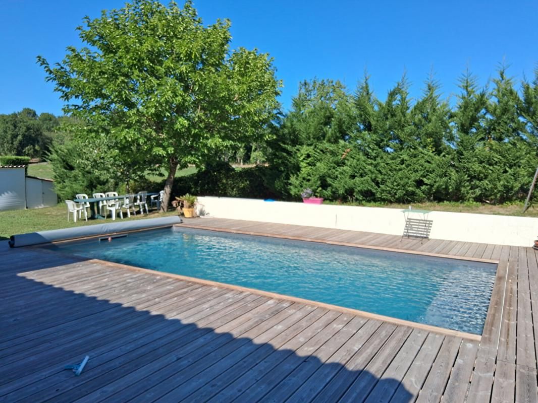 LARUSCADE Maison Lapouyade avec piscine 3