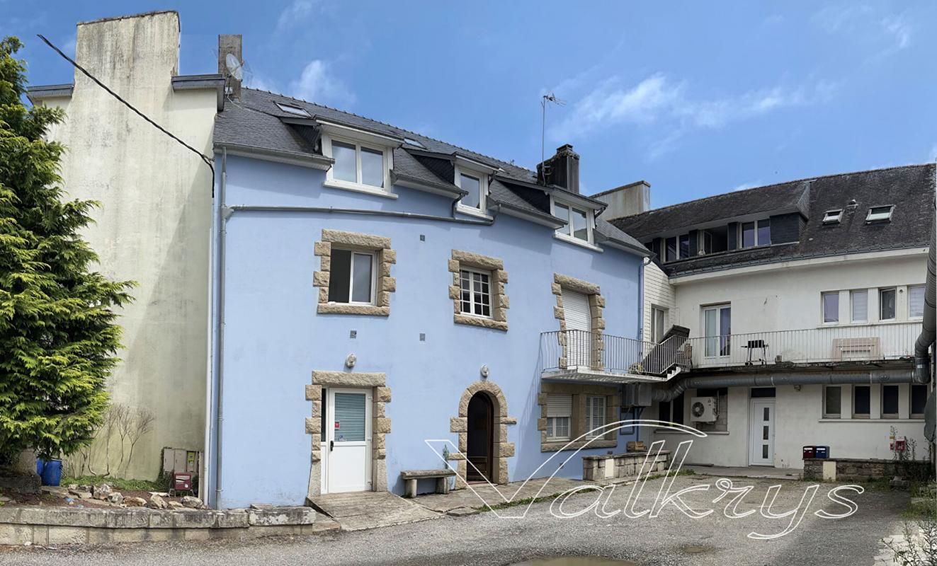 BANNALEC Immeuble de caractère mixte place centrale à Bannalec - investissement rentable 2
