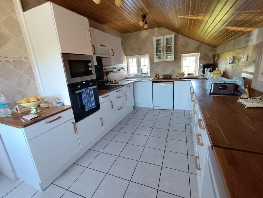 PLONEVEZ-DU-FAOU 29530 Plonévez du Faou longère avec piscine, aucun travaux, 3 chambres, grand jardin 3