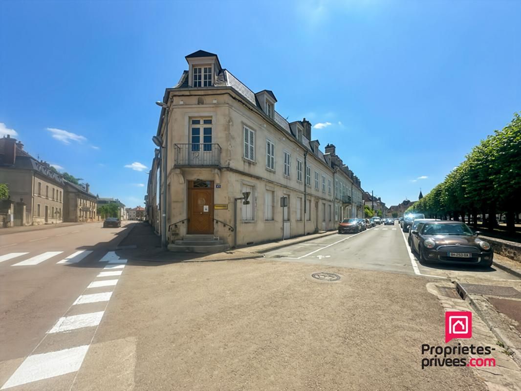AVALLON Immeuble Avallon 18 pièce(s) 550 m2 1