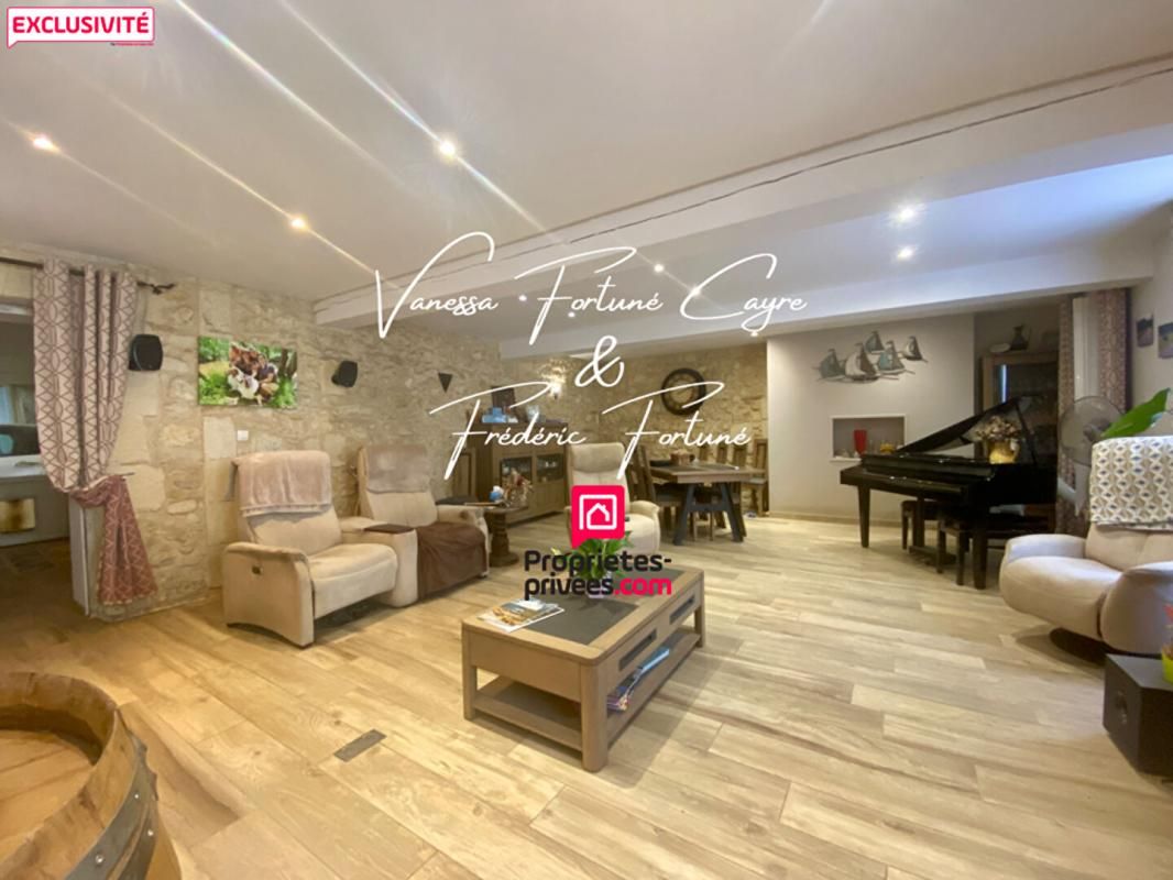 LARUSCADE Maison Laruscade 6 pièce(s) 233 m2 1
