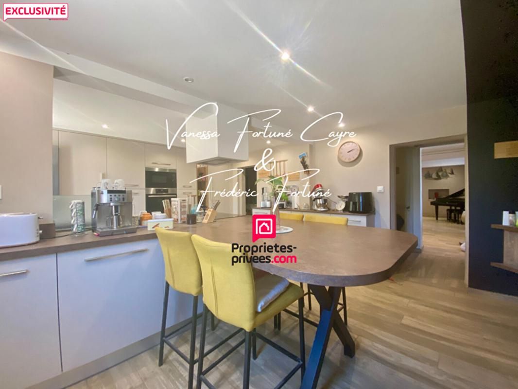 LARUSCADE Maison Laruscade 6 pièce(s) 233 m2 3