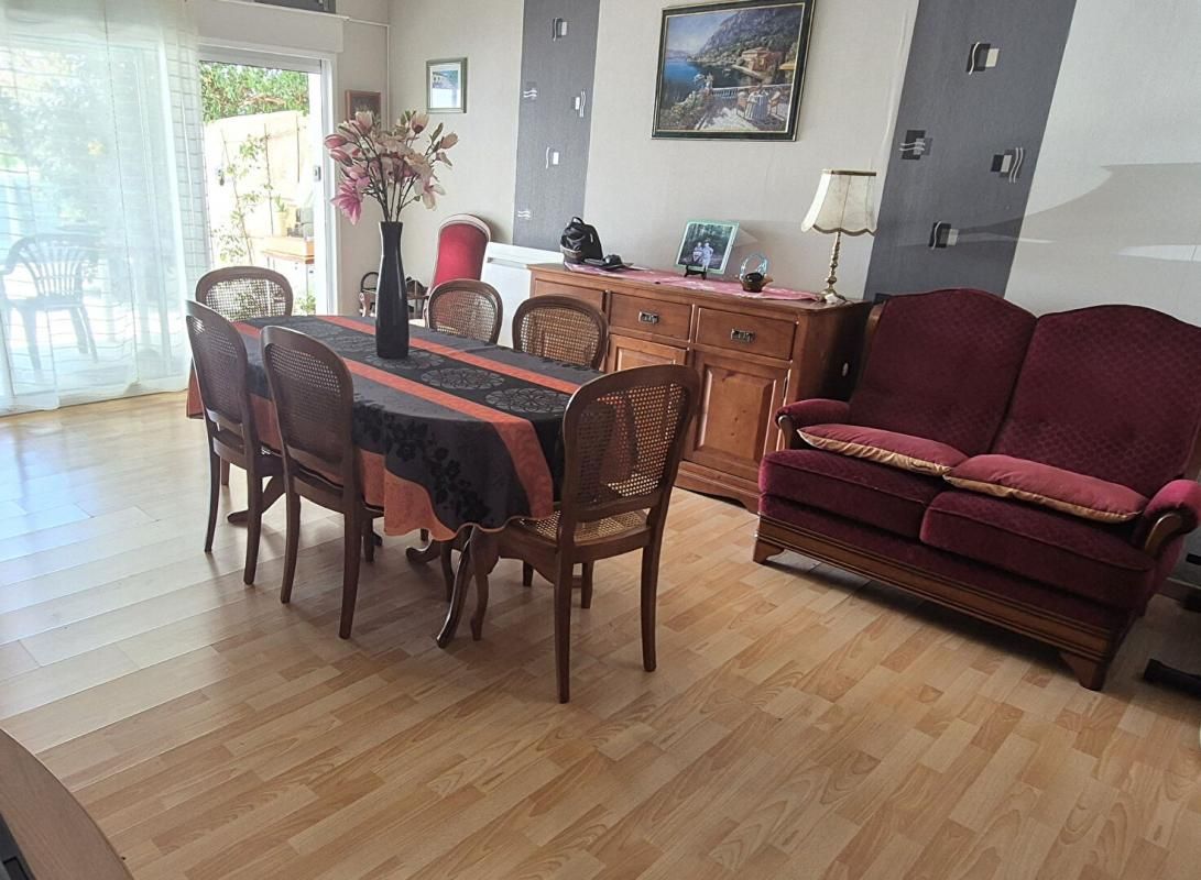 SAINT-DIZIER Belle Maison Ancienne de 97 m² à Rafraîchir et Remettre à votre Goût avec Cour sécurisée, Sas, Cave, Terrasse couverte et Terrain clos et arboré de 238 m² 2