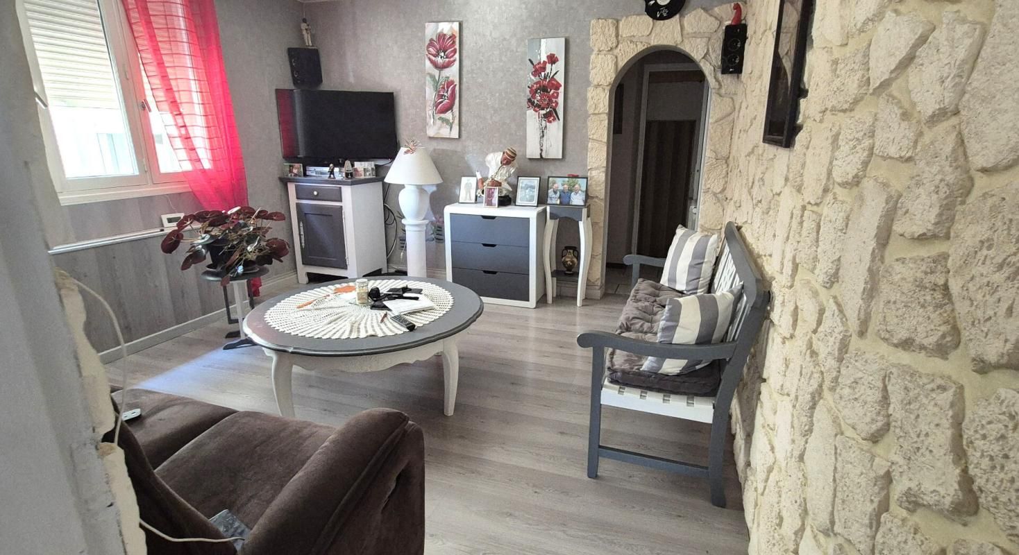 SAINT-DIZIER Belle Maison Ancienne de 97 m² à Rafraîchir et Remettre à votre Goût avec Cour sécurisée, Sas, Cave, Terrasse couverte et Terrain clos et arboré de 238 m² 4