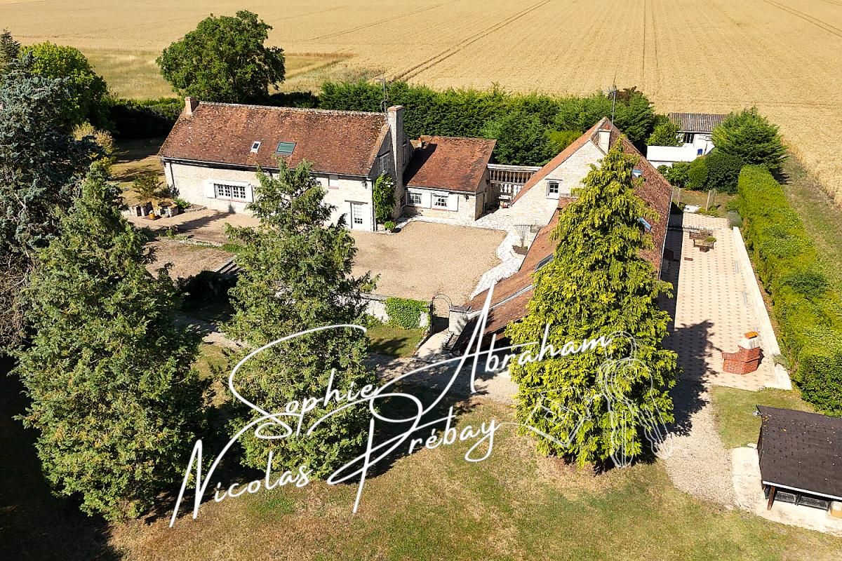 PITHIVIERS Propriété composée de deux habitations 1