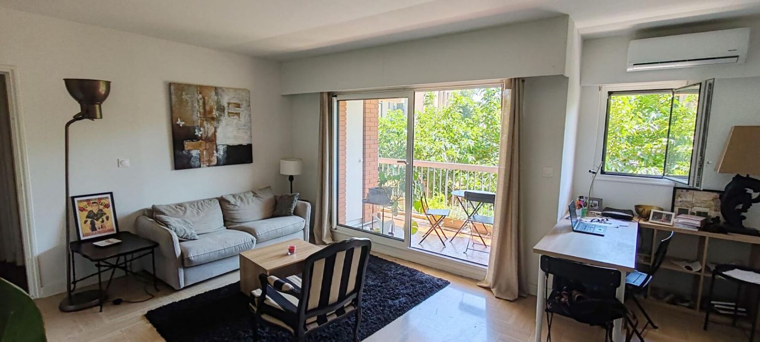 Perpignan Centre Ville Quai Vauban . Appartement de standing de 46.50 m2 avec terrasse