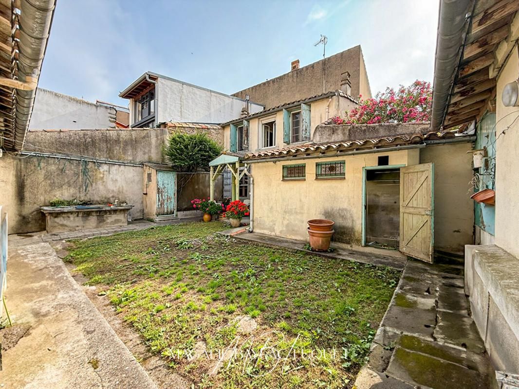 CARCASSONNE EXCLUSIVITE - CARCASSONNE INTRA-MUROS - 147 m² - COURS de 78 m² - Maison + studios 1