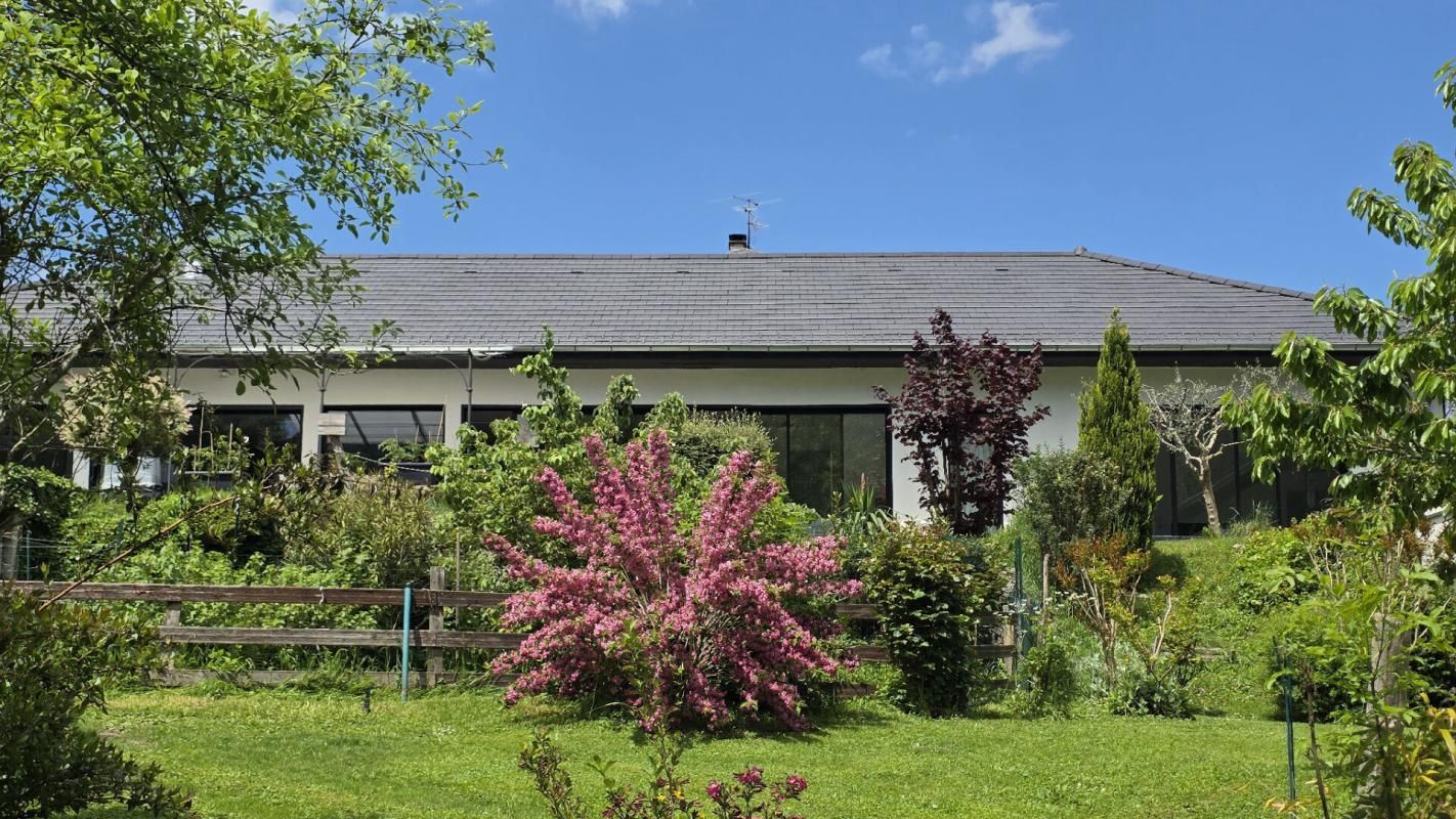 CHAMBERY Propriété Montagnole, maison + appartement 3