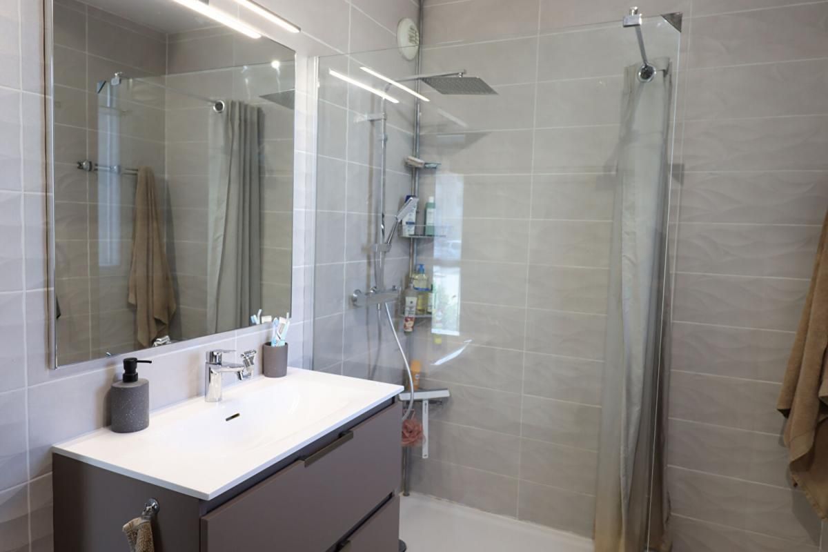 MURES MURES T2 ETAT NEUF -TERRASSE 15 M² GARAGE ET PARKING PRIVE 4