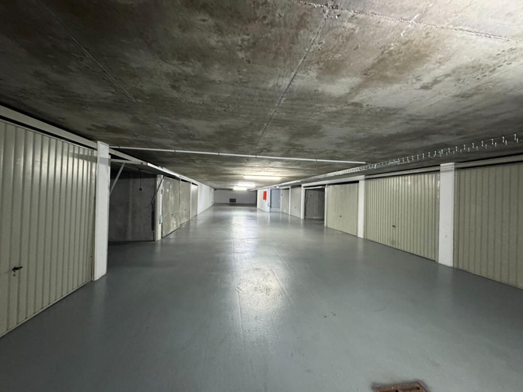 LYON GARAGE DANS COPROPRIETE SECURISEE