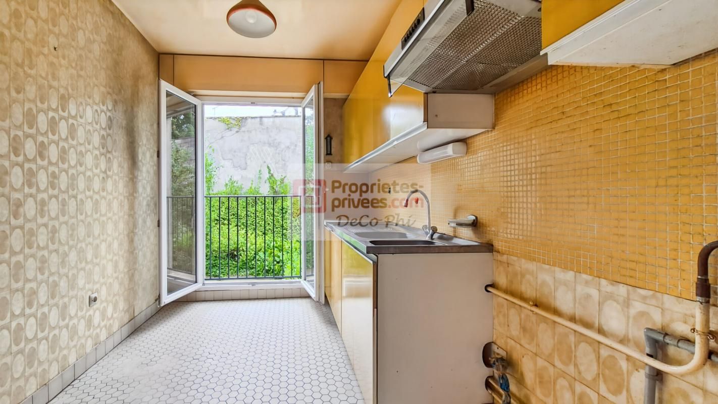 VERSAILLES Appartement 3 pièces calme 74 m2 Place de la Loi 4