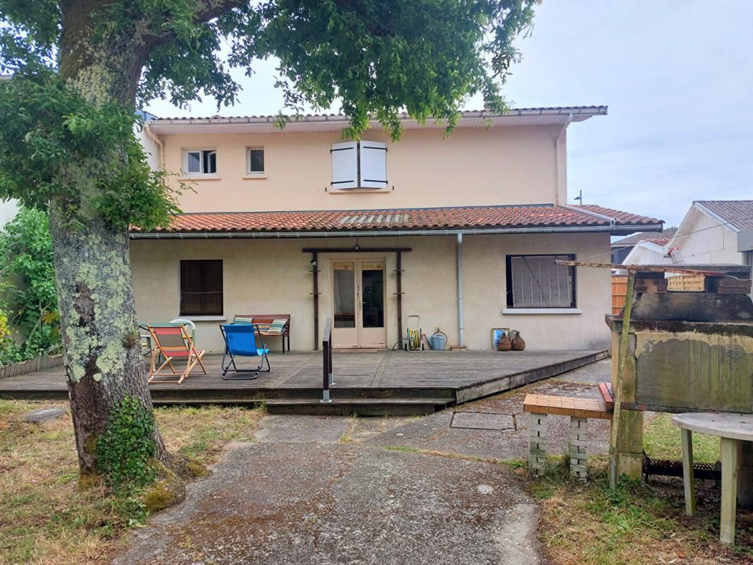 LEGE-CAP-FERRET Ensemble immobilier - Petit Piquey 1
