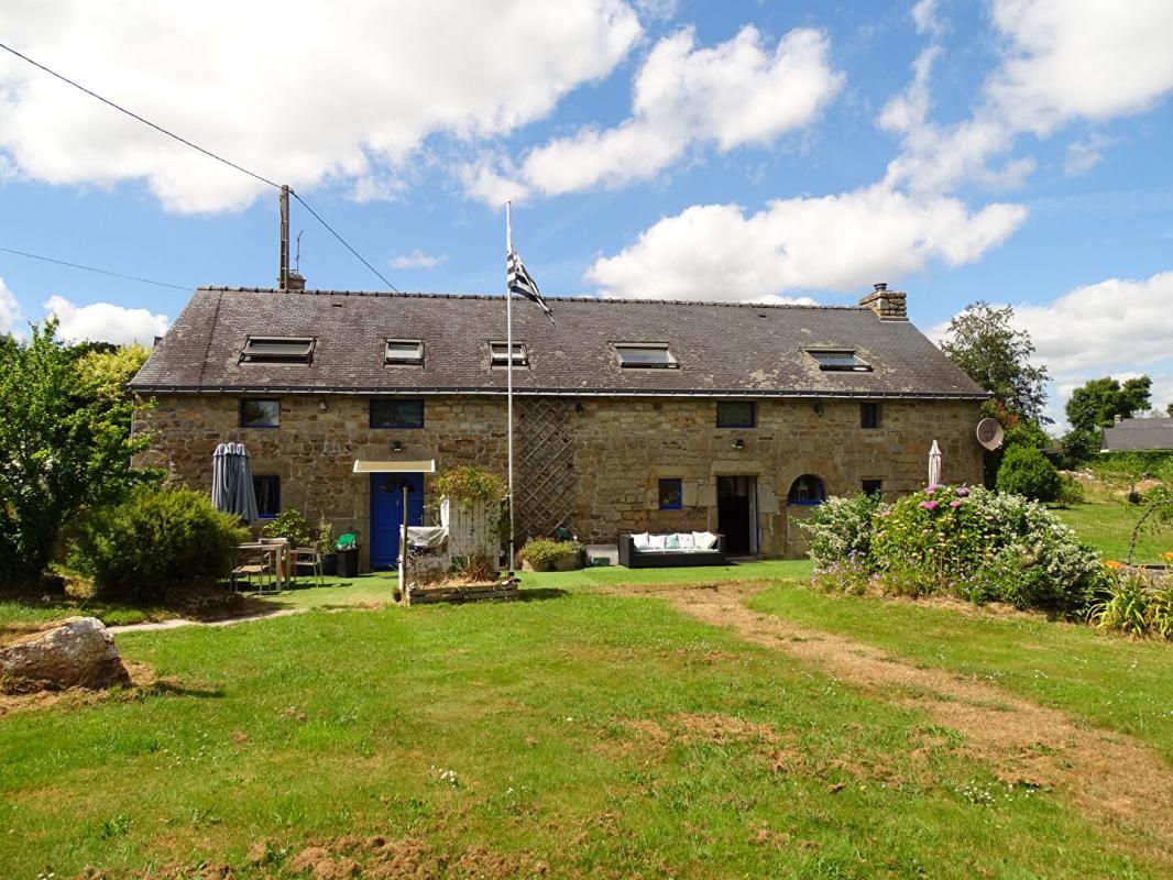 KERNASCLEDEN Charmante Longère en pierre  - 4 pièces de 129 m2 et appartement indépendant de 47 m2 dans le Morbihan  56540 KERNASCLEDEN proche de Plouay 2
