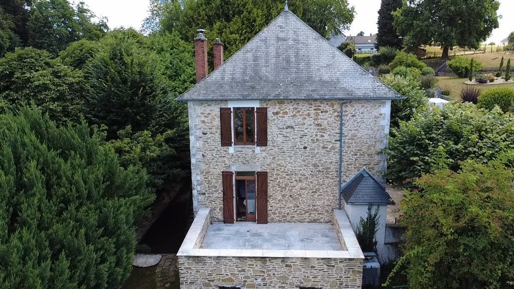 ARNAC-POMPADOUR Maison en pierre avec 5 chambres au coeur d'Arnac Pompadour 2