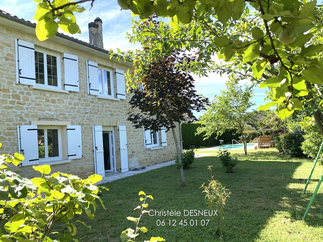 SARLAT-LA-CANEDA maison en pierre avec piscine, en bord de rivière ? Sarlat-la-Canéda (24200)? 1