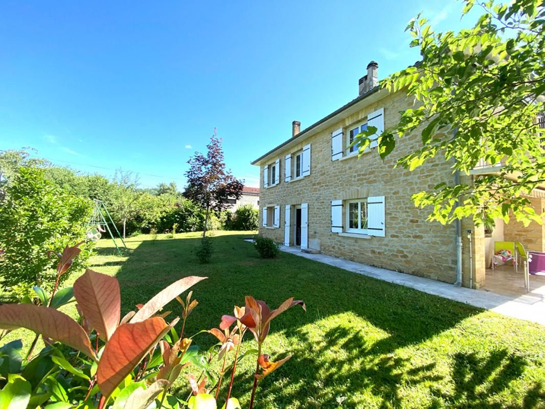 SARLAT-LA-CANEDA maison en pierre avec piscine, en bord de rivière ? Sarlat-la-Canéda (24200)? 2