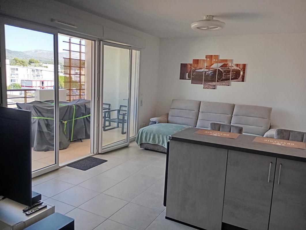 AUBAGNE Aubagne - Appartement T3 récent de 58 m² avec terrasse, ascenseur et box fermé 1