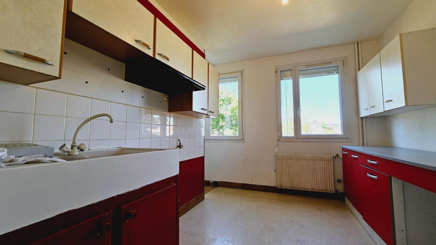 SAINT-DOULCHARD APPARTEMENT 86.9M² 4 PIECES 3CHAMBRES PARKING 4
