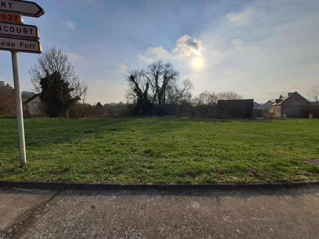 COUCY-LE-CHATEAU-AUFFRIQUE Terrain 2472 m² Coucy Le Chateau Auffrique 1