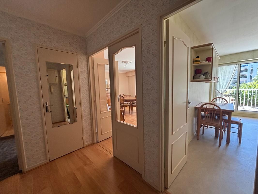LA CHAUSSEE-SAINT-VICTOR Appartement La Chaussée Saint Victor 3 pièce(s) 70 m2 3