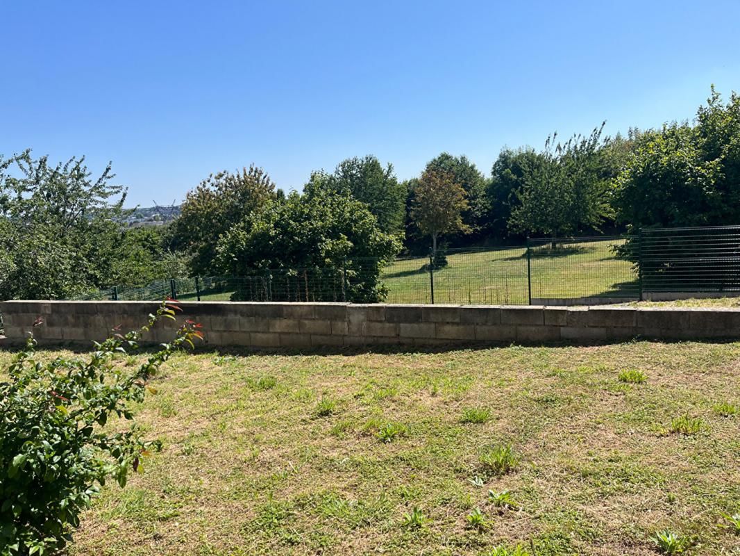 LE MANS Maison indépendante avec vue dégagée Le Mans 5 pièce(s) 96 m2 3 chambres terrain de 446 m² 2