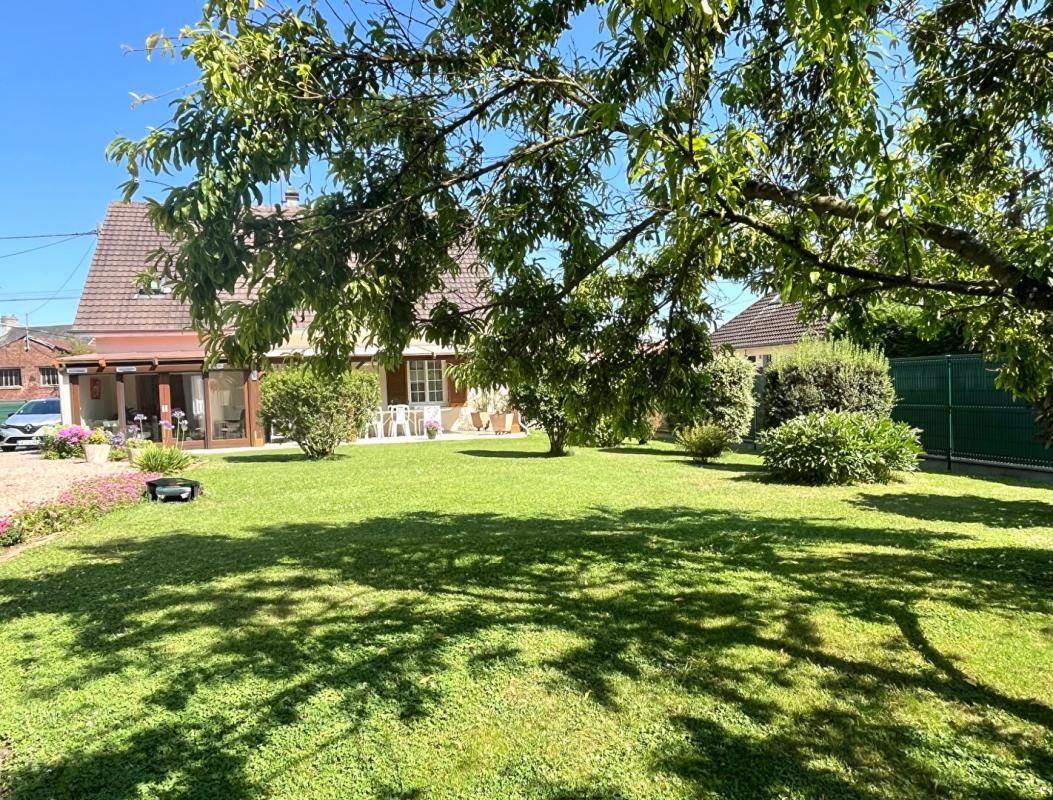 NOYON Maison Familiale aux portes de Noyon :8 pièce(s) 153 m² - Jardin 695m² 1