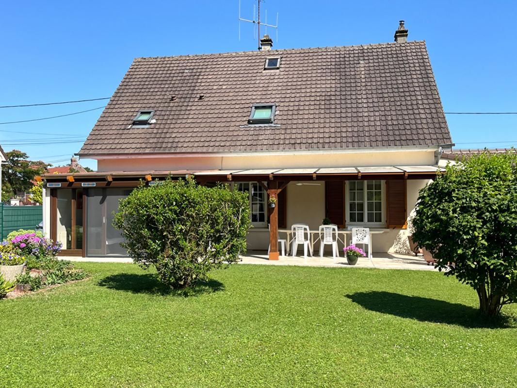 NOYON Maison Familiale aux portes de Noyon :8 pièce(s) 153 m² - Jardin 695m² 2