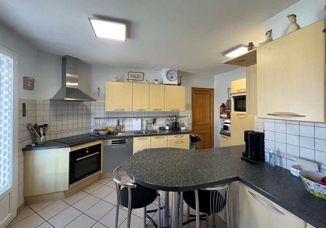NOYON Maison Familiale aux portes de Noyon :8 pièce(s) 153 m² - Jardin 695m² 3