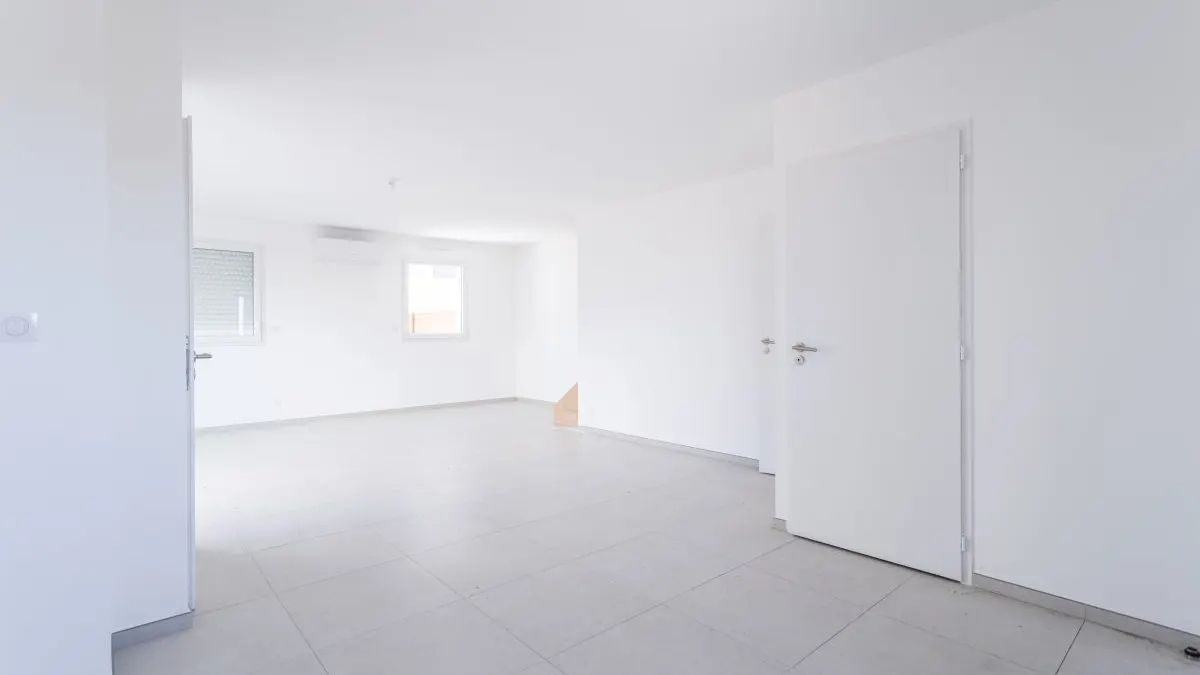 SAUVIAN Appartement jamais habité, disponible immédiatement de 60 m², exposé Sud, lumineux et sécurisé 4